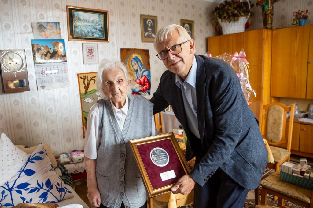Wręczenie medalu Unitas Durat Stanisławie Kędziorek, fot. Andrzej Goiński/UMWKP