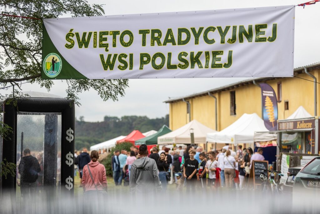 2nd Festival of the Traditional Polish Countryside in Borówno, photo by Szymon Zdziebło, tarantoga.pl for UMWKP