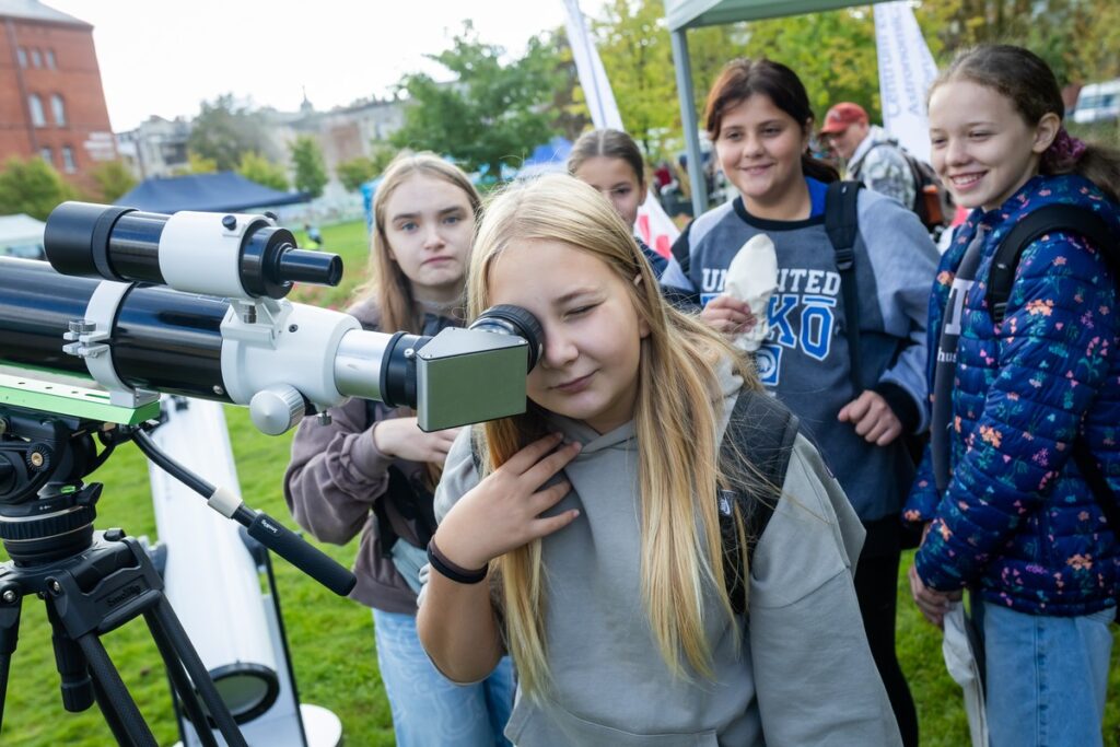 Piknik naukowy astrobaza Bydgoszcz, fot. Tomasz Czachorowski/eventphoto.com.pl dla UMWKP