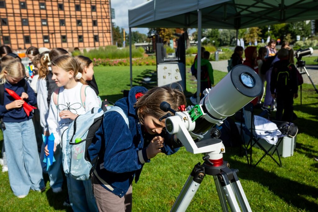 Piknik naukowy astrobaza Bydgoszcz, fot. Tomasz Czachorowski/eventphoto.com.pl dla UMWKP