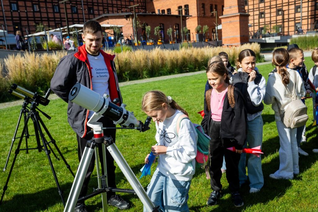 Piknik naukowy astrobaza Bydgoszcz, fot. Tomasz Czachorowski/eventphoto.com.pl dla UMWKP