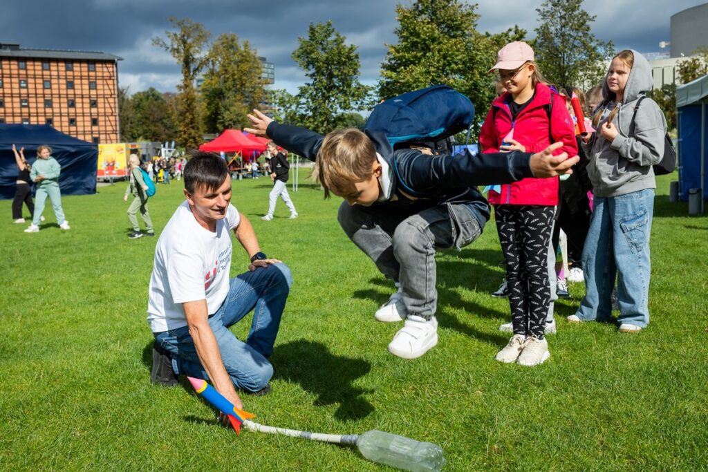 Piknik naukowy astrobaza Bydgoszcz, fot. Tomasz Czachorowski/eventphoto.com.pl dla UMWKP