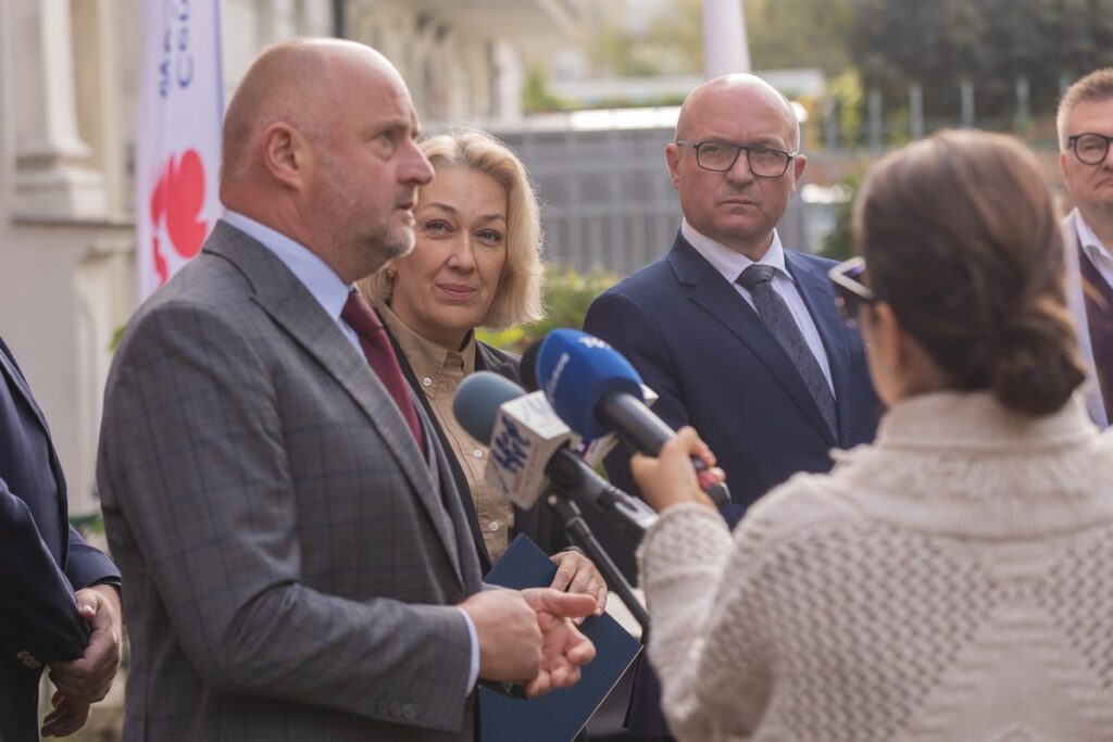 Konferencja marszałka Piotra Całbeckiego we Włocławku, fot. Mikołaj Kuras dla UMWKP