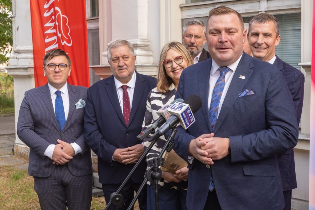 Konferencja marszałka Piotra Całbeckiego we Włocławku, fot. Mikołaj Kuras dla UMWKP