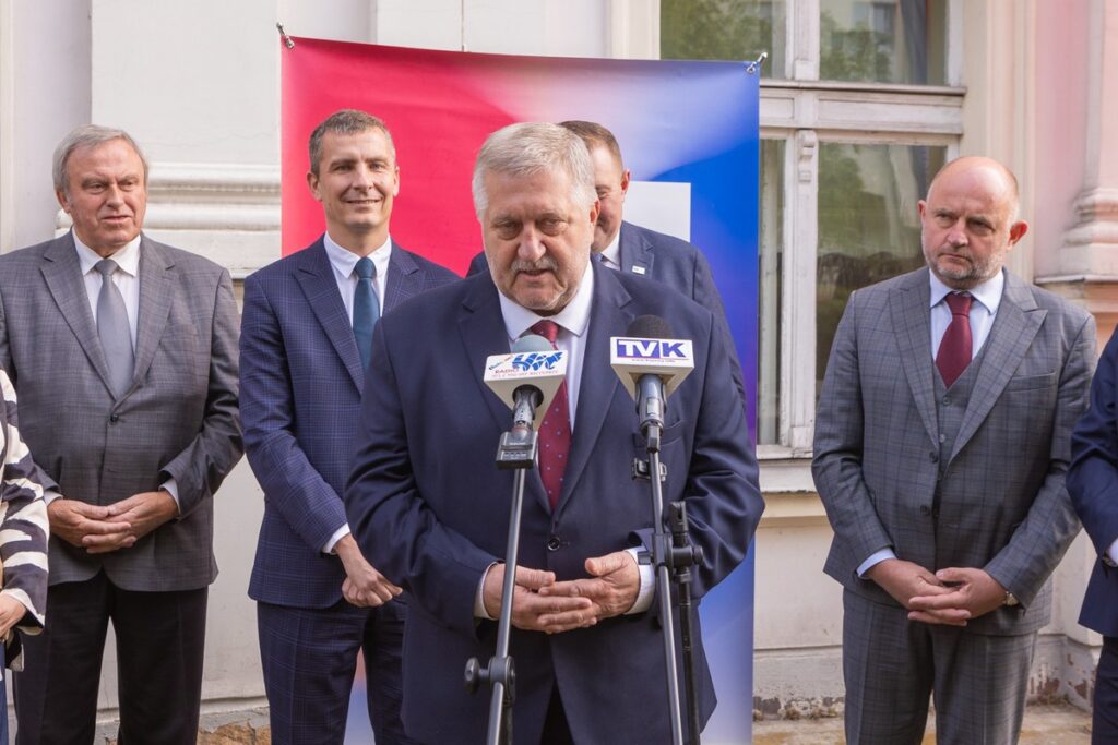 Konferencja marszałka Piotra Całbeckiego we Włocławku, fot. Mikołaj Kuras dla UMWKP