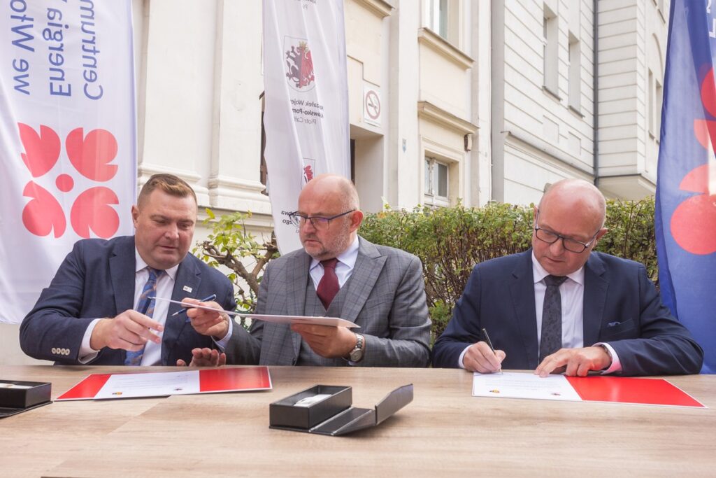 Konferencja marszałka Piotra Całbeckiego we Włocławku, fot. Mikołaj Kuras dla UMWKP