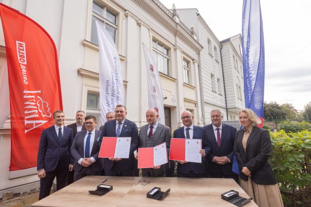 Konferencja marszałka Piotra Całbeckiego we Włocławku, fot. Mikołaj Kuras dla UMWKP