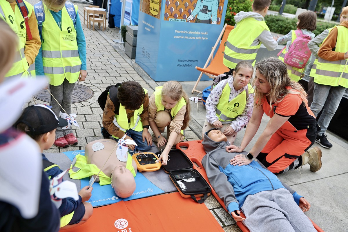Dni Bezpieczeństwa Ruchu Drogowego przed Urzędem Marszałkowskim, fot. Andrzej Goiński/UMWKP