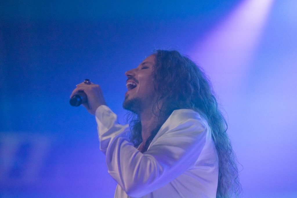 Koncert „Michał Szpak symfonicznie” w Inowrocławiu, fot. Mikołaj Kuras dla UMWKP