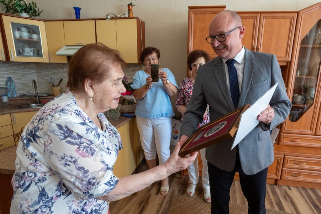 Wręczenie medalu Unitas Durat Jadwidze Ruszkiewicz, fot. Mikołaj Kuras dla UMWKP