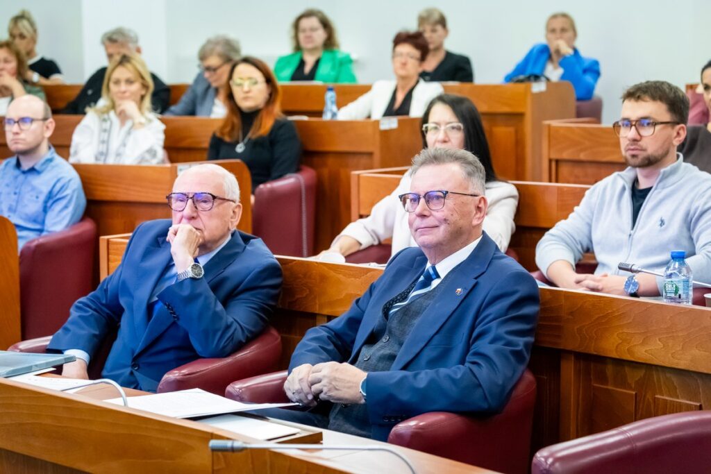 Ceremonia wręczenia medalu, fot. Tomasz Czachorowski/eventphoto dla UMWKP