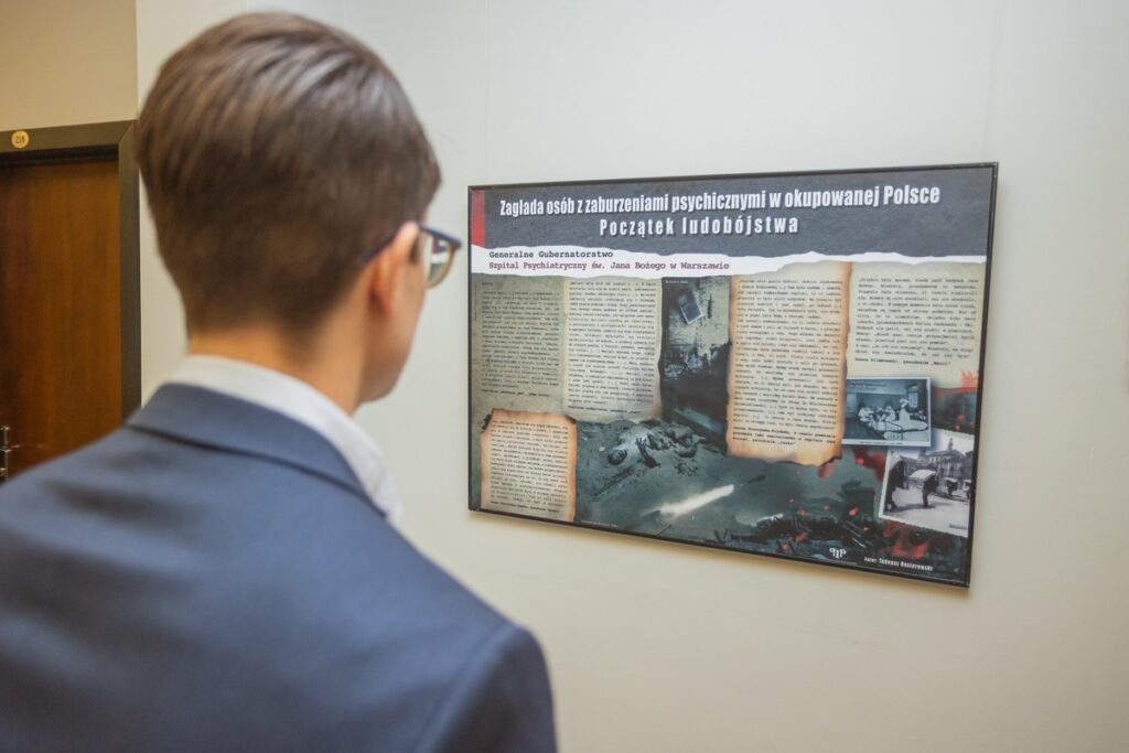 Wernisaż wystawy „Zagłada chorych psychicznie podczas II wojny światowej w okupowanej Polsce. Początek ludobójstwa”, fot. Mikołaj Kuras dla UMWKP