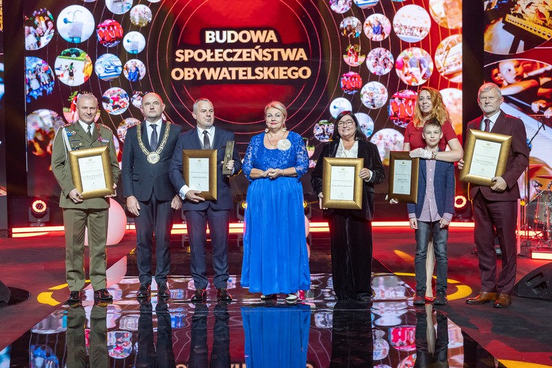 Laureaci Nagród Marszałka w kategorii „Budowa społeczeństwa obywatelskiego”, fot. Szymon Zdziebło/tarantoga.pl dla UMWKP