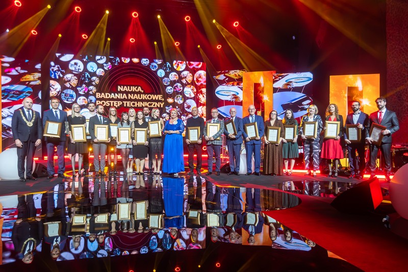 Laureaci Nagród Marszałka w kategorii „Nauka, badania naukowe, postęp techniczny”, fot. Szymon Zdziebło, tarantoga.pl dla UMWKP