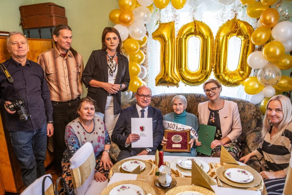 Wręczenie medalu Unitas Durat Jadwidze Lutostańskiej, fot. Andrzej Goiński/UMWKP