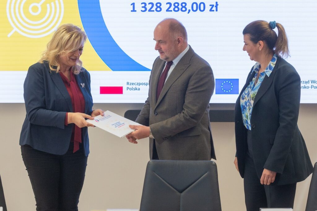 Contract signing ceremony, photo by Mikołaj Kuras for the UMWKP