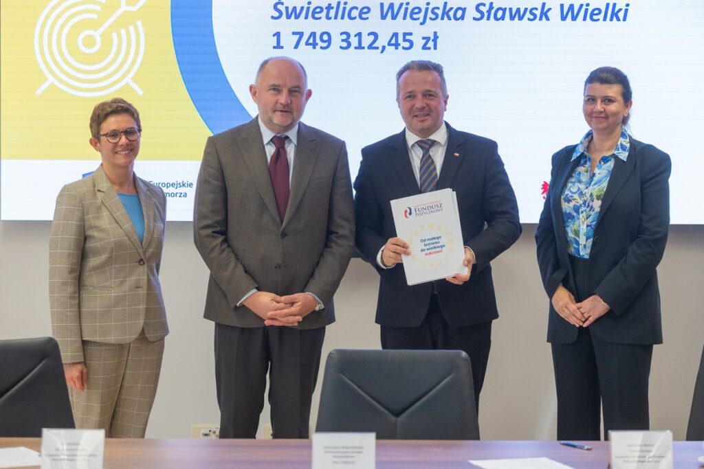 Contract signing ceremony, photo by Mikołaj Kuras for the UMWKP