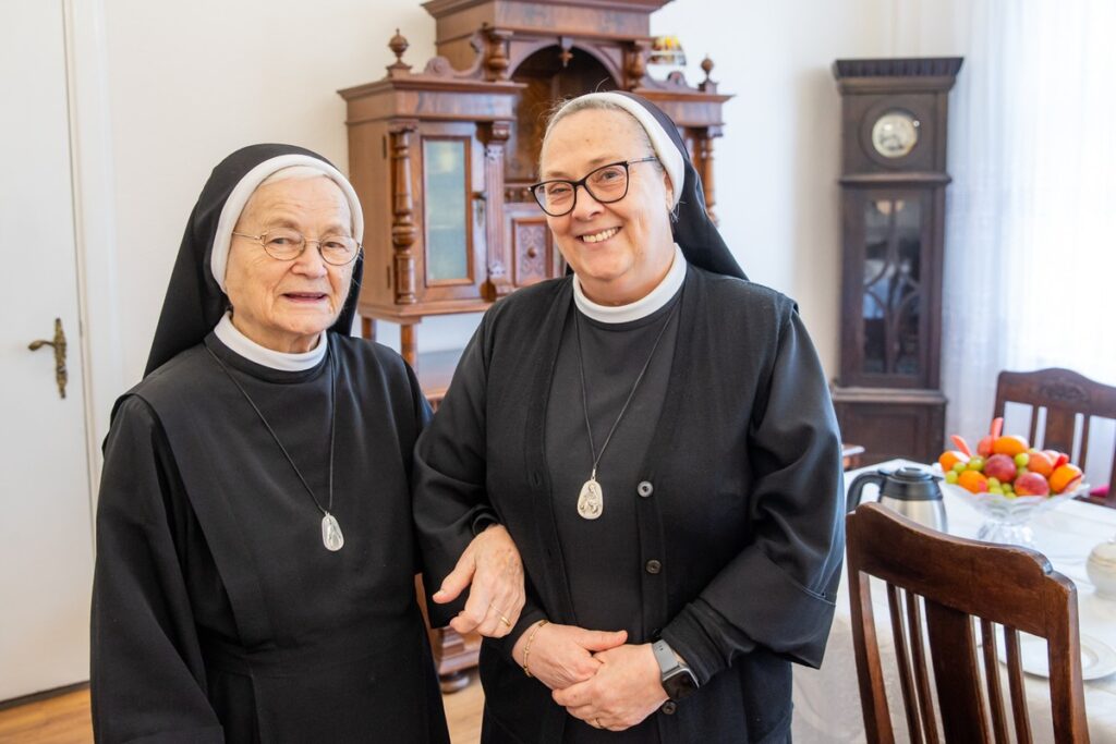 Awarding the Unitas Durat medal to Sister Rafaela Stefania Pędzisz, photo by Andrzej Goiński/UMWKP