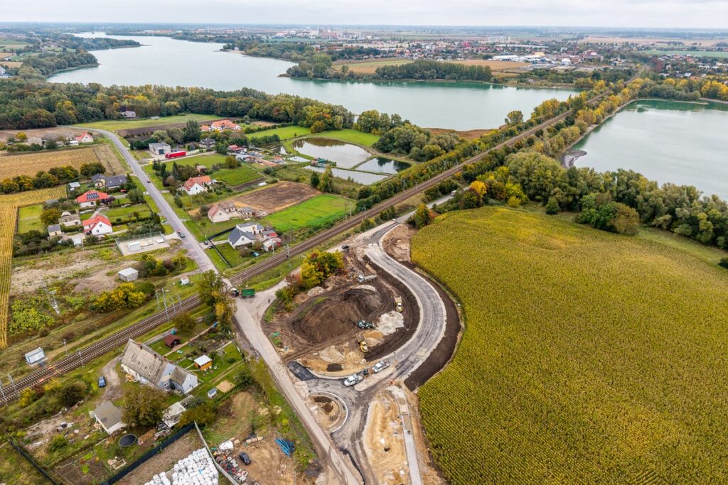 Budowa ronda w Broniewicach, fot. Szymon Zdziebło/tarantoga.pl dla UMWKP