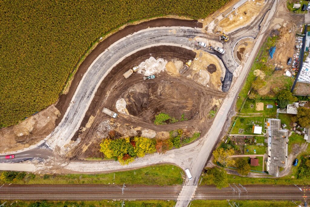 Budowa ronda w Broniewicach, fot. Szymon Zdziebło/tarantoga.pl dla UMWKP