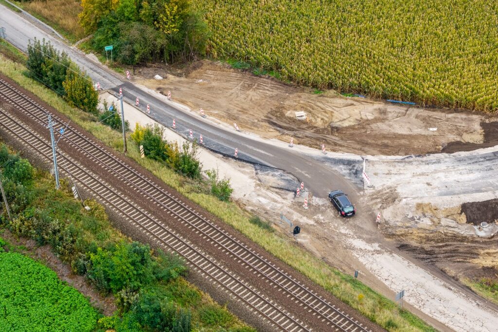Budowa ronda w Broniewicach, fot. Szymon Zdziebło/tarantoga.pl dla UMWKP