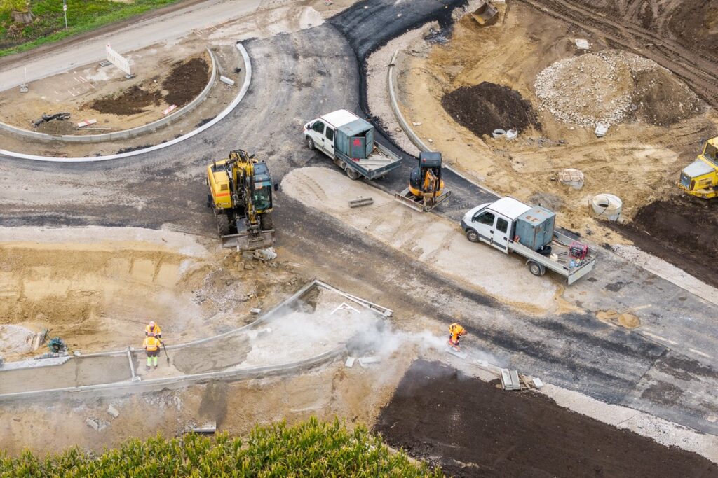 Budowa ronda w Broniewicach, fot. Szymon Zdziebło/tarantoga.pl dla UMWKP
