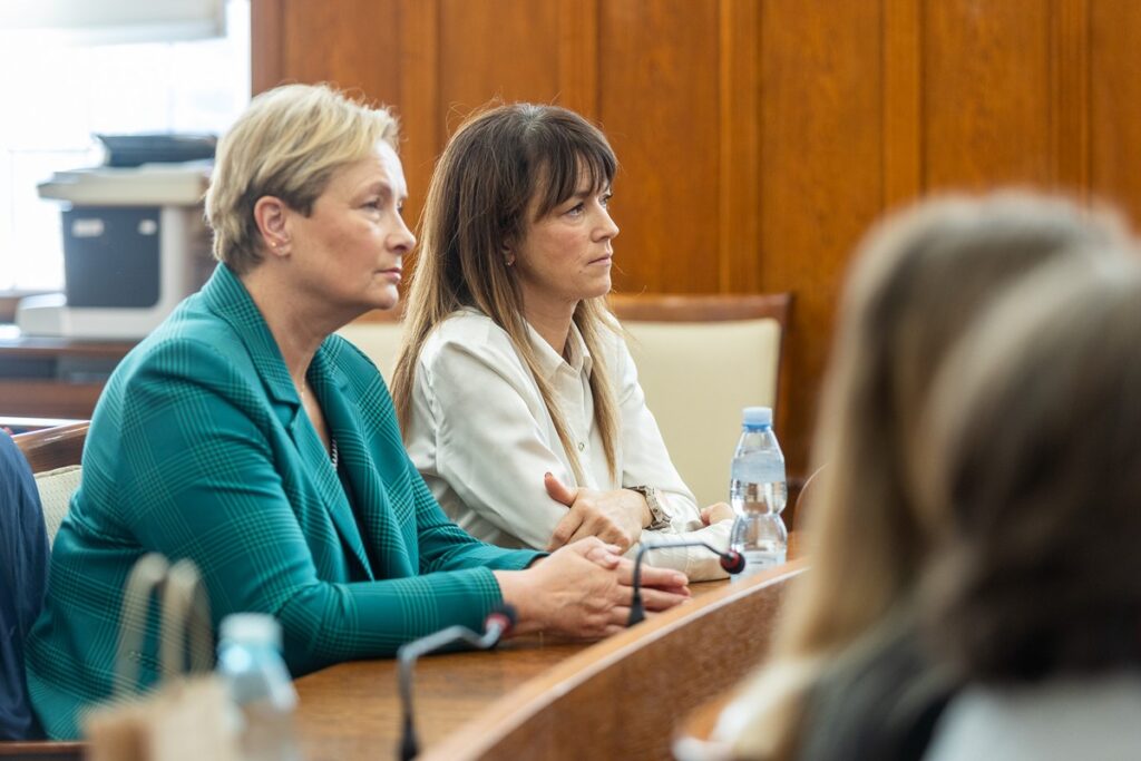 Wręczenie umów FEdKP, 9 października 2025 r., fot. Szymon Zdziebło/tarantoga.pl dla UMWKP Presentation of FEdKP contracts, October 9, 2025, photo by Szymon Zdziebło/tarantoga.pl for the UMWKP