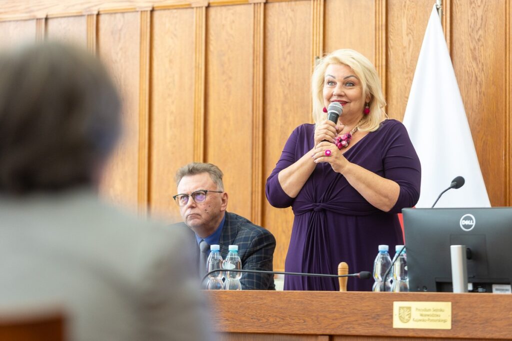 Wręczenie umów FEdKP, 9 października 2025 r., fot. Szymon Zdziebło/tarantoga.pl dla UMWKP Presentation of FEdKP contracts, October 9, 2025, photo by Szymon Zdziebło/tarantoga.pl for the UMWKP