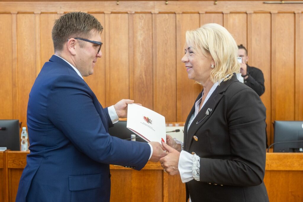 Wręczenie umów FEdKP, 9 października 2025 r., fot. Szymon Zdziebło/tarantoga.pl dla UMWKP Presentation of FEdKP contracts, October 9, 2025, photo by Szymon Zdziebło/tarantoga.pl for the UMWKP