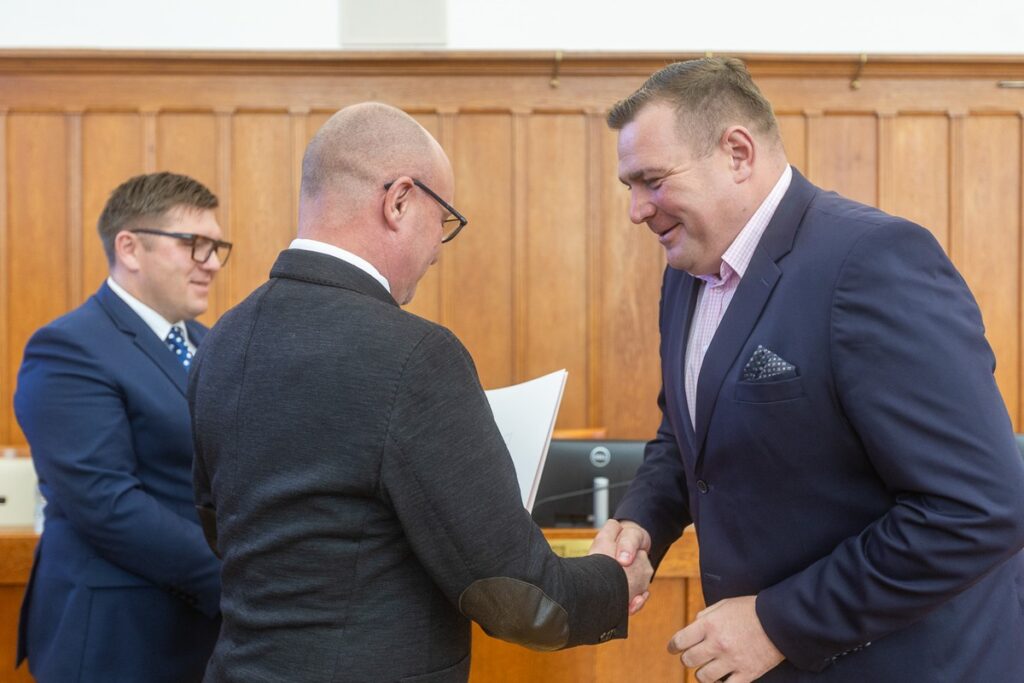 Wręczenie umów FEdKP, 9 października 2025 r., fot. Szymon Zdziebło/tarantoga.pl dla UMWKP Presentation of FEdKP contracts, October 9, 2025, photo by Szymon Zdziebło/tarantoga.pl for the UMWKP