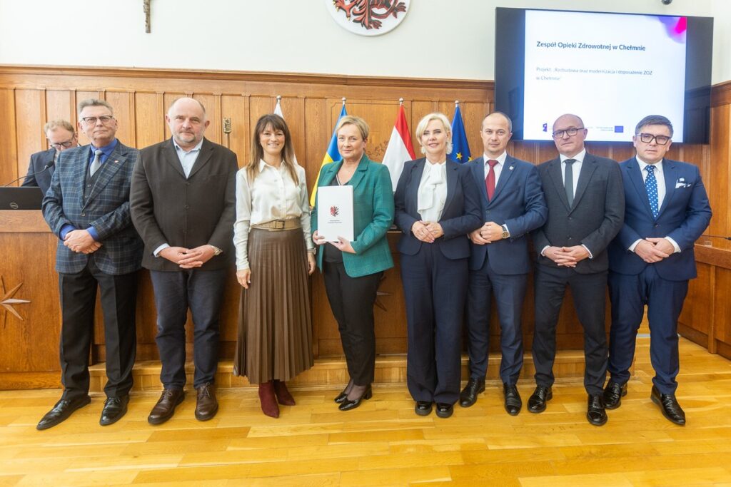 Wręczenie umów FEdKP, 9 października 2025 r., fot. Szymon Zdziebło/tarantoga.pl dla UMWKP Presentation of FEdKP contracts, October 9, 2025, photo by Szymon Zdziebło/tarantoga.pl for the UMWKP