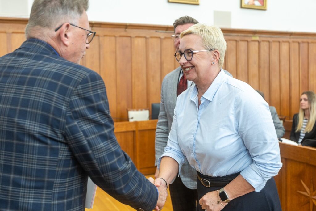 Wręczenie umów FEdKP, 9 października 2025 r., fot. Szymon Zdziebło/tarantoga.pl dla UMWKP Presentation of FEdKP contracts, October 9, 2025, photo by Szymon Zdziebło/tarantoga.pl for the UMWKP