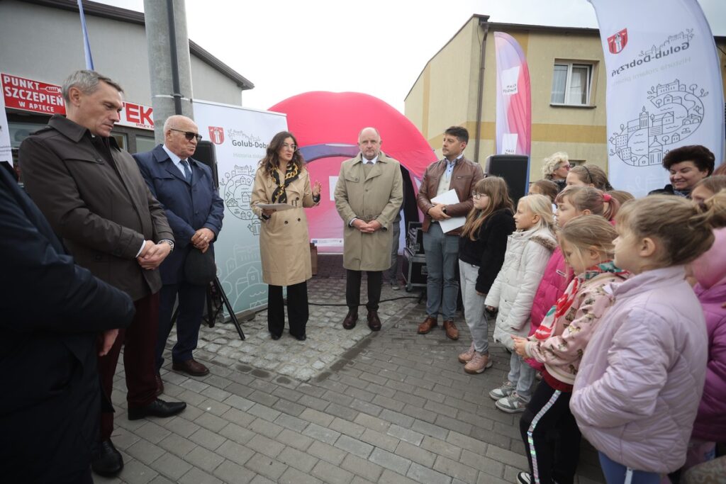 Opening of the roundabout in Golub-Dobrzyń, photo by Mikołaj Kuras for UMWKP