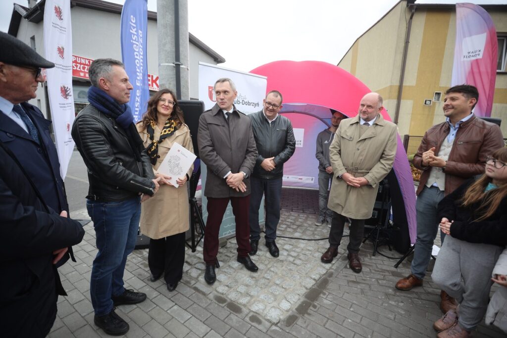 Opening of the roundabout in Golub-Dobrzyń, photo by Mikołaj Kuras for UMWKP