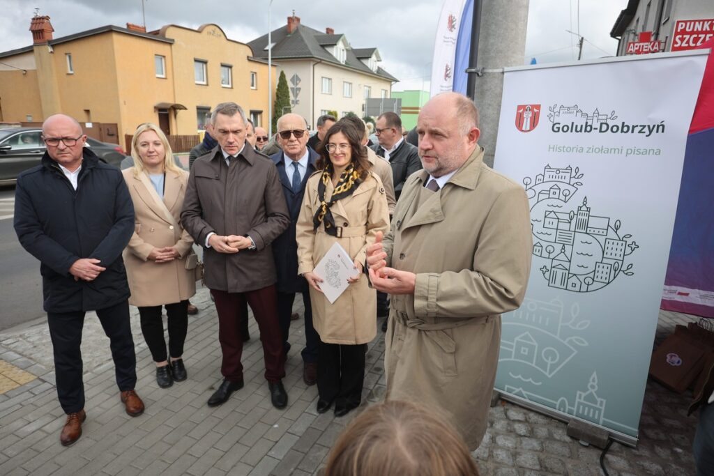 Opening of the roundabout in Golub-Dobrzyń, photo by Mikołaj Kuras for UMWKP