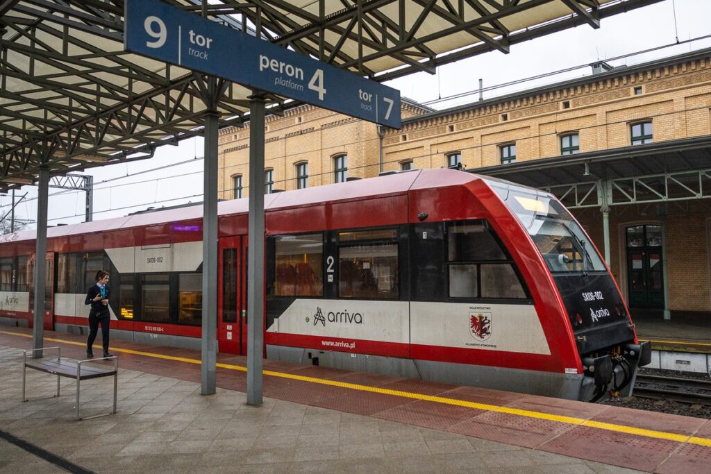 Pociągi regionalne, fot. Szymon Zdziebło/tarantoga.pl dla UMWKP