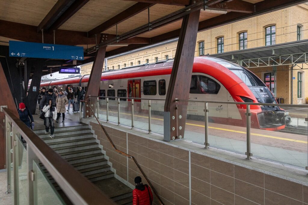 Pociągi regionalne, fot. Szymon Zdziebło/tarantoga.pl dla UMWKP