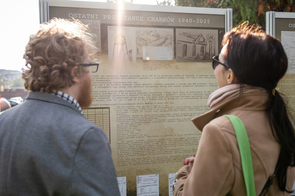 Opening of the outdoor exhibition “Last Stop Kharkiv 1940–2025”, photo by Szymon Zdziebło / tarantoga.pl for UMWKP
