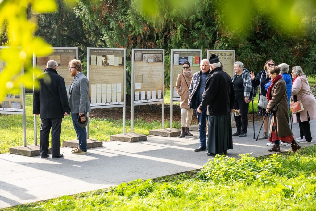 Opening of the outdoor exhibition “Last Stop Kharkiv 1940–2025”, photo by Szymon Zdziebło / tarantoga.pl for UMWKP