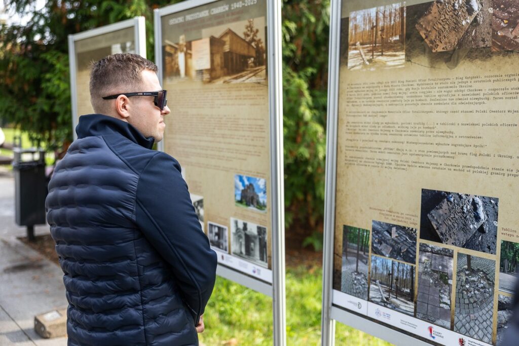 Opening of the outdoor exhibition “Last Stop Kharkiv 1940–2025”, photo by Szymon Zdziebło / tarantoga.pl for UMWKP