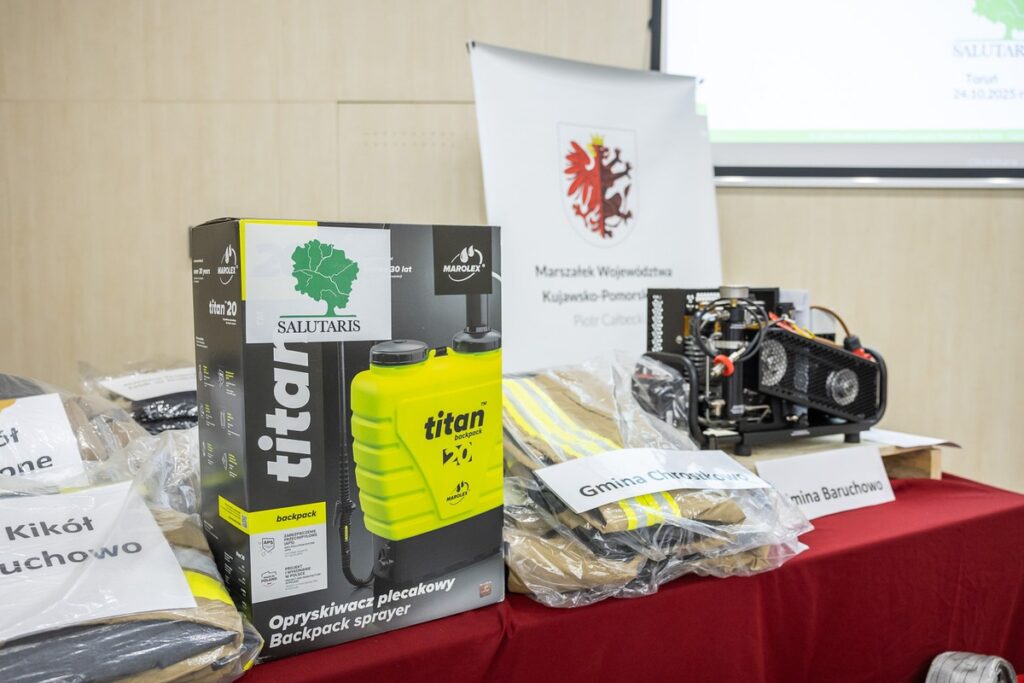 Przekazanie sprzętu dla OSP od Stowarzyszenia Salutaris, fot. Szymon Zdziebło/tarantoga.pl dla UMWKP