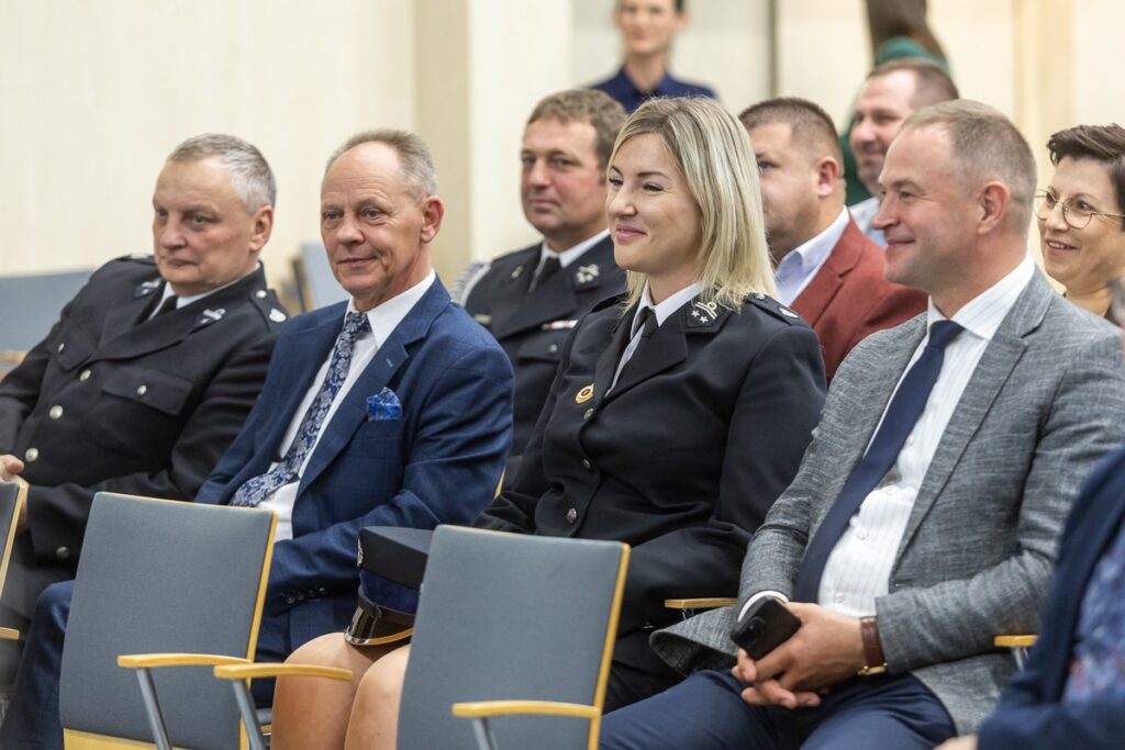 Przekazanie sprzętu dla OSP od Stowarzyszenia Salutaris, fot. Szymon Zdziebło/tarantoga.pl dla UMWKP