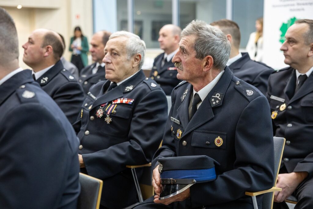 Przekazanie sprzętu dla OSP od Stowarzyszenia Salutaris, fot. Szymon Zdziebło/tarantoga.pl dla UMWKP