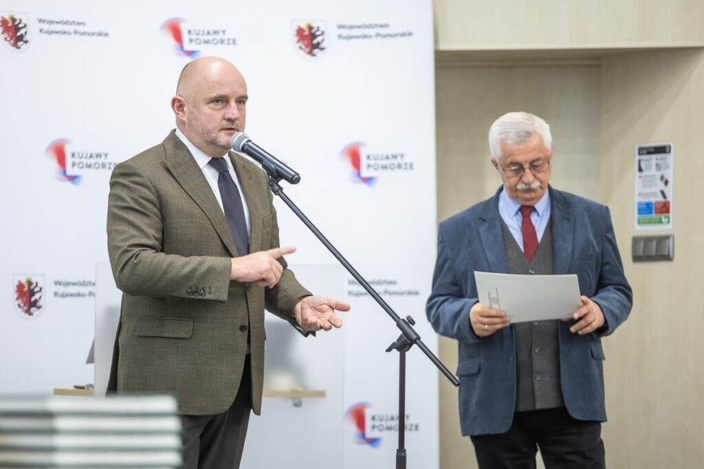 Przekazanie sprzętu dla OSP od Stowarzyszenia Salutaris, fot. Szymon Zdziebło/tarantoga.pl dla UMWKP