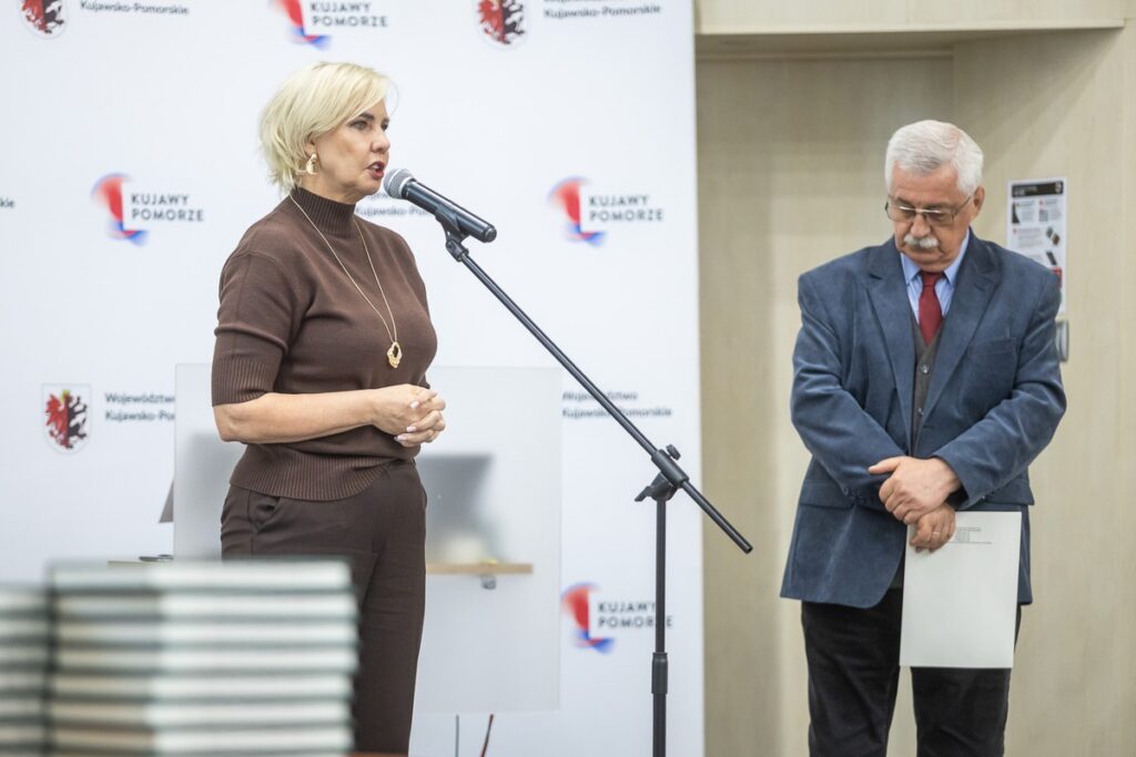 Przekazanie sprzętu dla OSP od Stowarzyszenia Salutaris, fot. Szymon Zdziebło/tarantoga.pl dla UMWKP