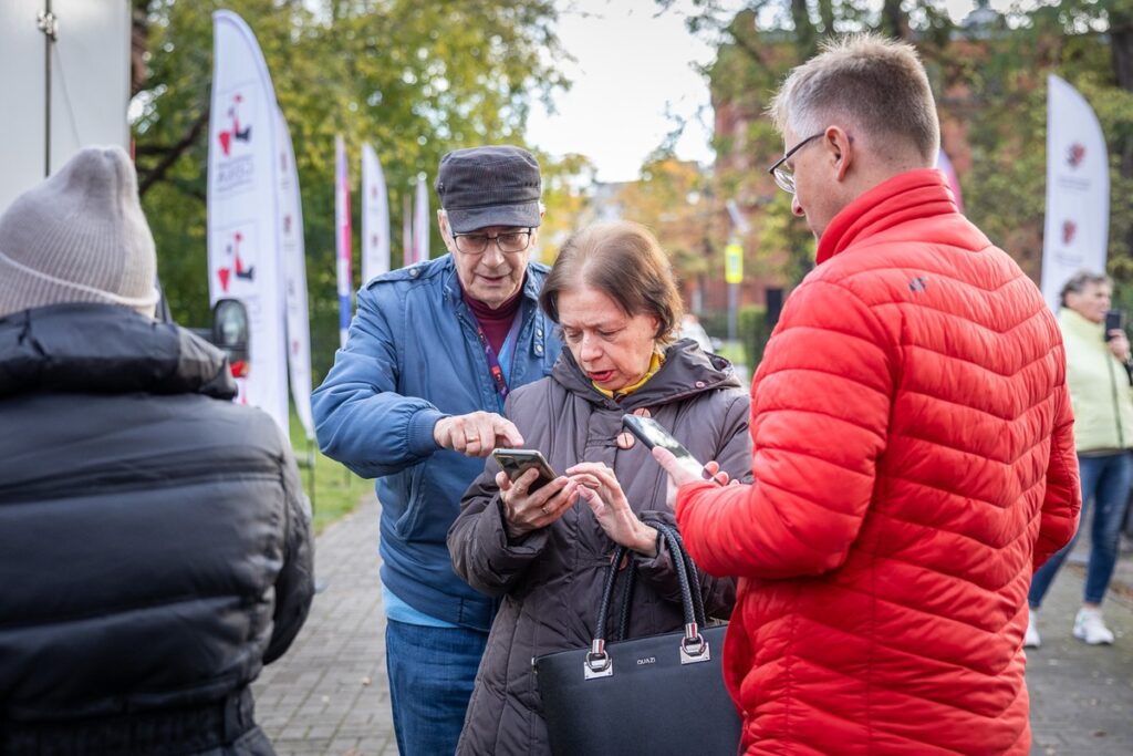 Odbiór gęsich tuszek w Toruniu, fot. Szymon Zdziebło/tarantoga.pl dla UMWKP
