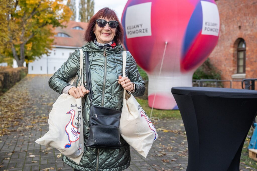 Odbiór gęsich tuszek w Toruniu, fot. Szymon Zdziebło/tarantoga.pl dla UMWKP