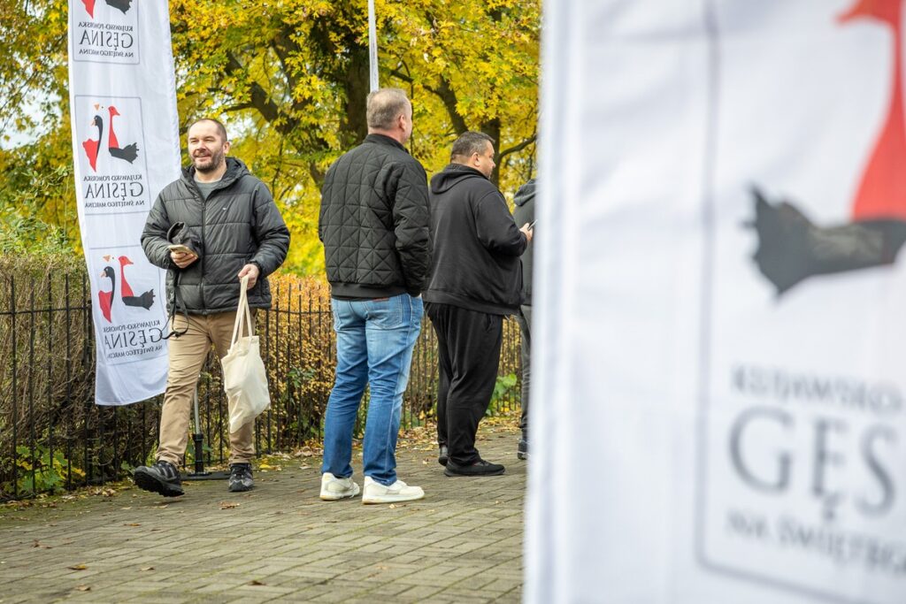 Odbiór gęsich tuszek w Toruniu, fot. Szymon Zdziebło/tarantoga.pl dla UMWKP