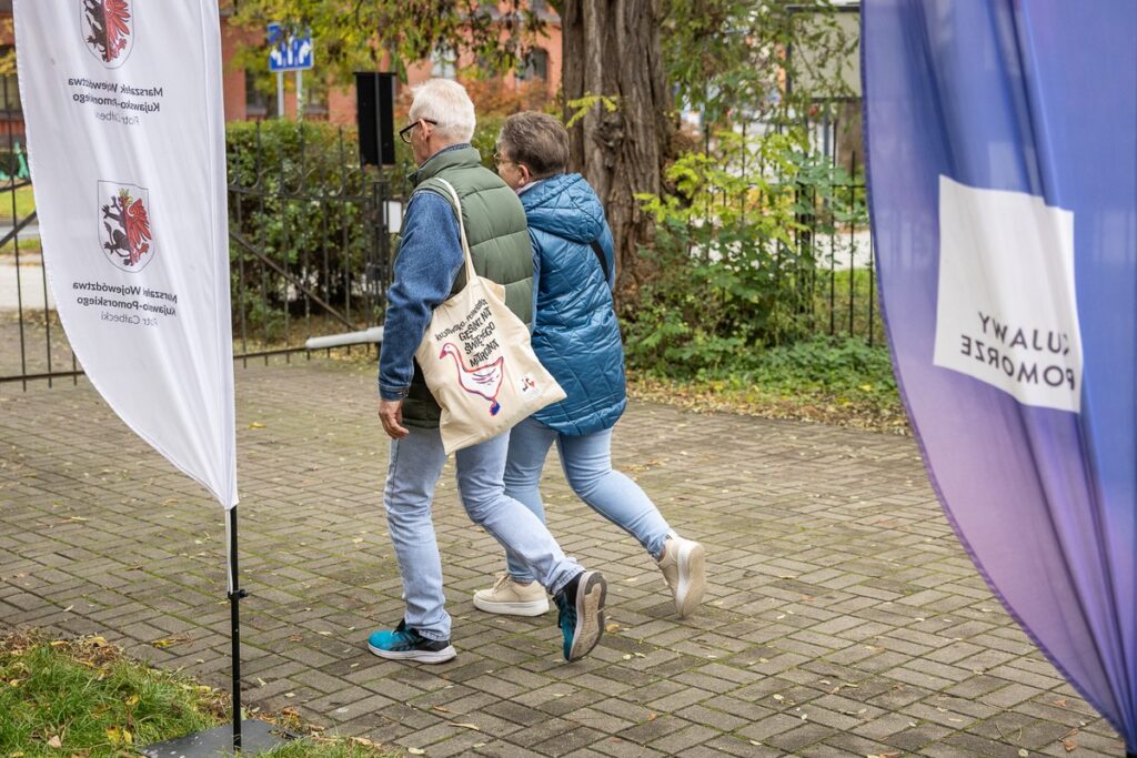 Odbiór gęsich tuszek w Toruniu, fot. Szymon Zdziebło/tarantoga.pl dla UMWKP