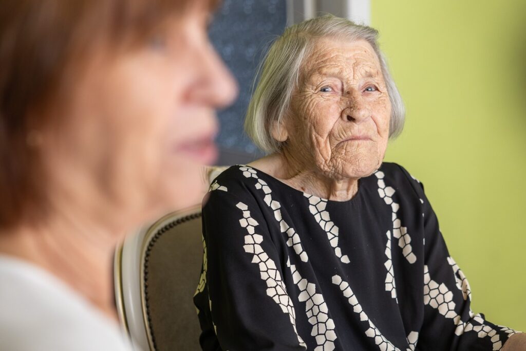 Awarding the Unitas Durat medal to Zygmuncia Jasieniecka, photo by Szymon Zdziebło/tarantoga.pl for UMWKP